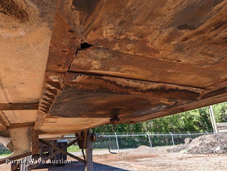 image for item LM9807 1970 Trailmobile T41I1CBF  tank trailer