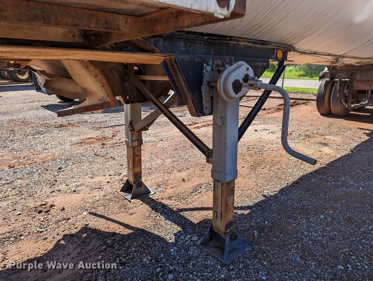 image for item LM9807 1970 Trailmobile T41I1CBF  tank trailer