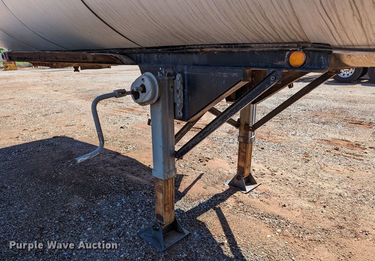 image for item LM9807 1970 Trailmobile T41I1CBF  tank trailer