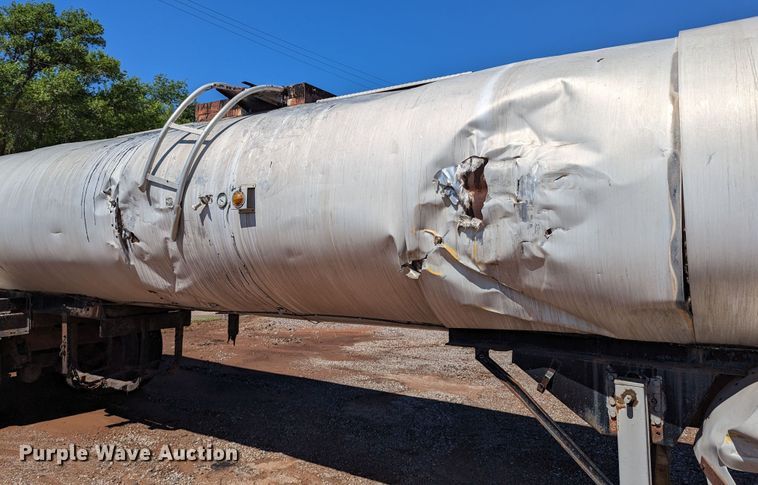 image for item LM9807 1970 Trailmobile T41I1CBF  tank trailer