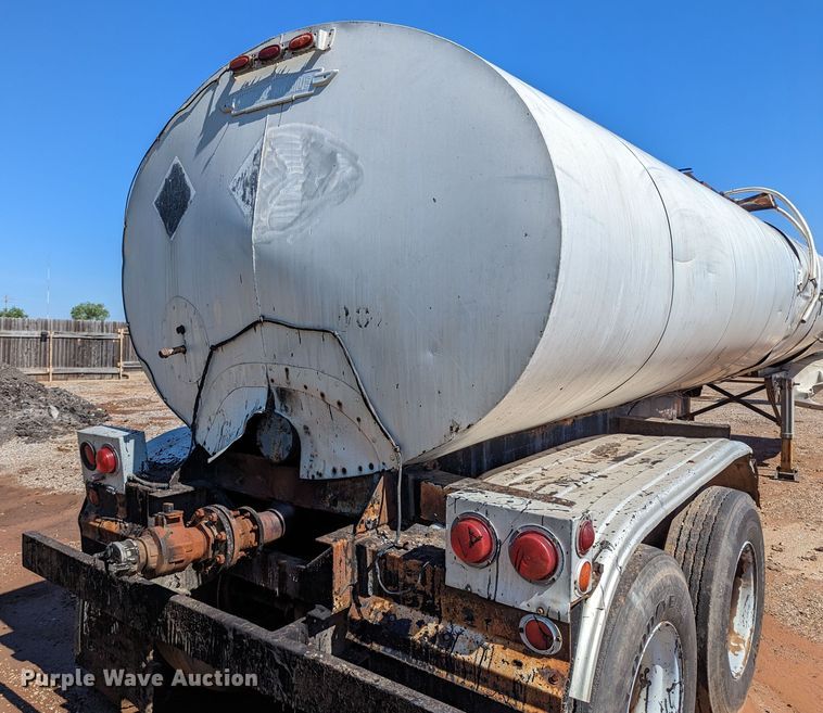 image for item LM9807 1970 Trailmobile T41I1CBF  tank trailer