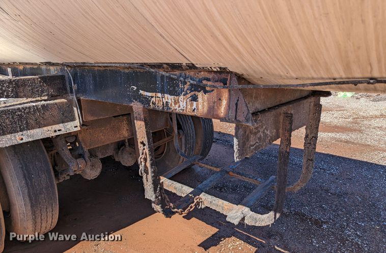 image for item LM9807 1970 Trailmobile T41I1CBF  tank trailer