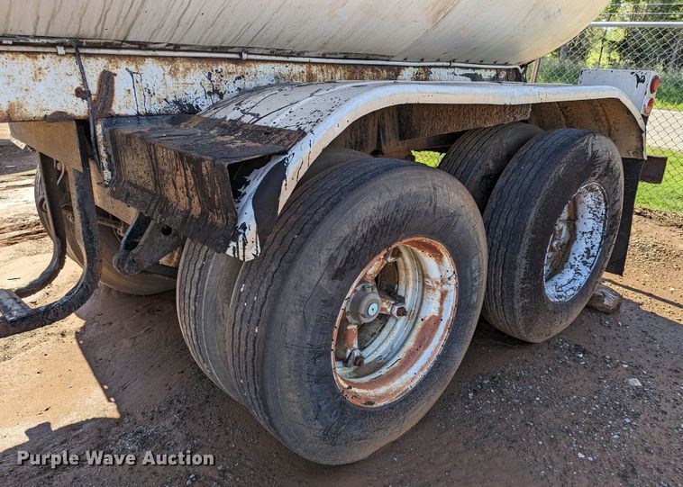 image for item LM9807 1970 Trailmobile T41I1CBF  tank trailer