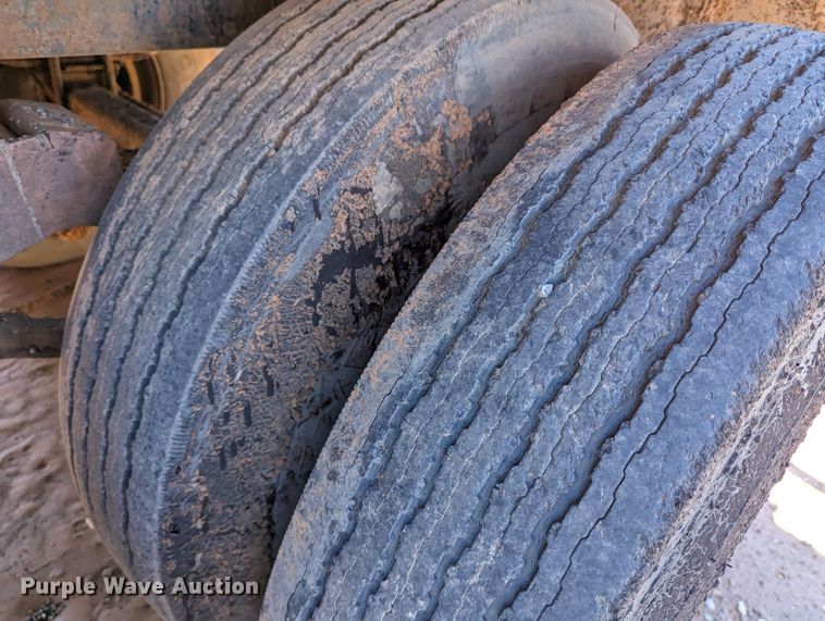 image for item LM9807 1970 Trailmobile T41I1CBF  tank trailer