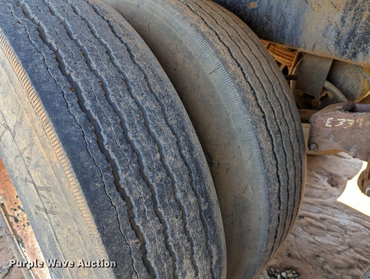 image for item LM9807 1970 Trailmobile T41I1CBF  tank trailer