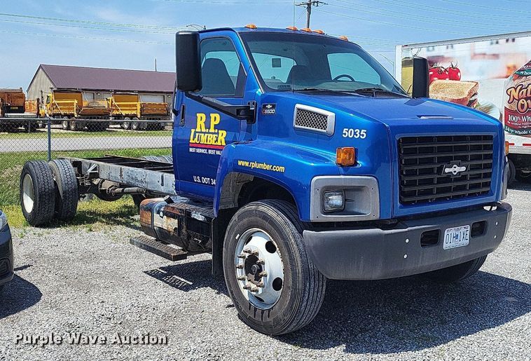 image for item LR9242 2004 Chevrolet C6500  truck cab and chassis