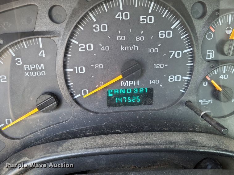 image for item LR9242 2004 Chevrolet C6500  truck cab and chassis