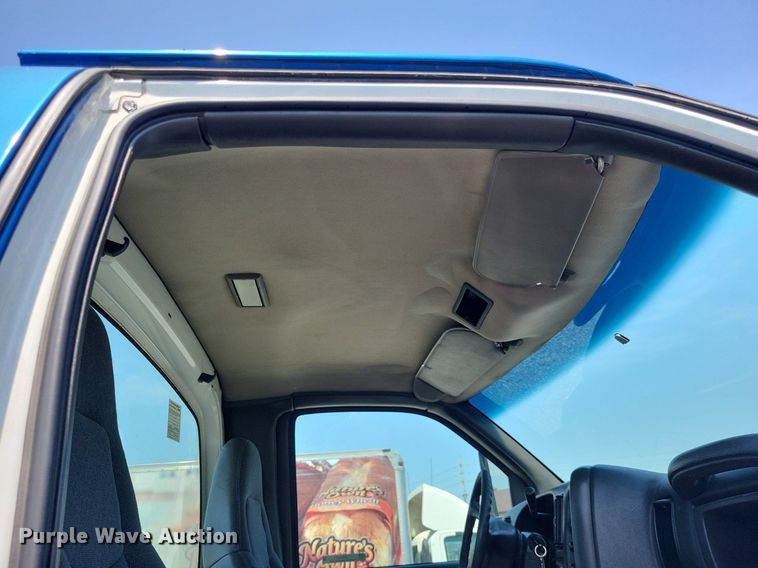 image for item LR9242 2004 Chevrolet C6500  truck cab and chassis