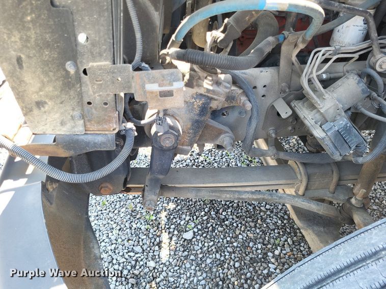 image for item LR9242 2004 Chevrolet C6500  truck cab and chassis