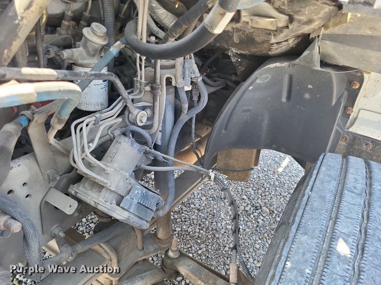 image for item LR9242 2004 Chevrolet C6500  truck cab and chassis