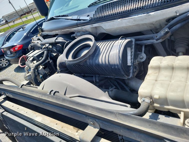 image for item LR9242 2004 Chevrolet C6500  truck cab and chassis