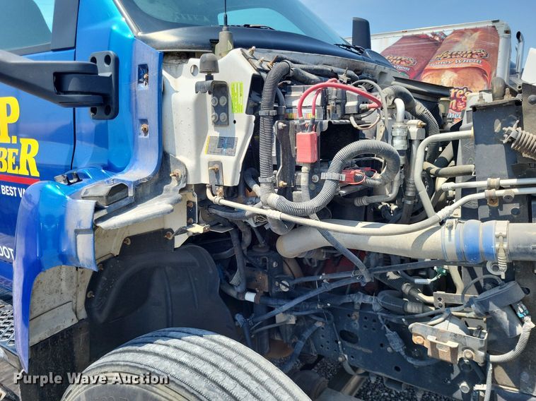 image for item LR9242 2004 Chevrolet C6500  truck cab and chassis