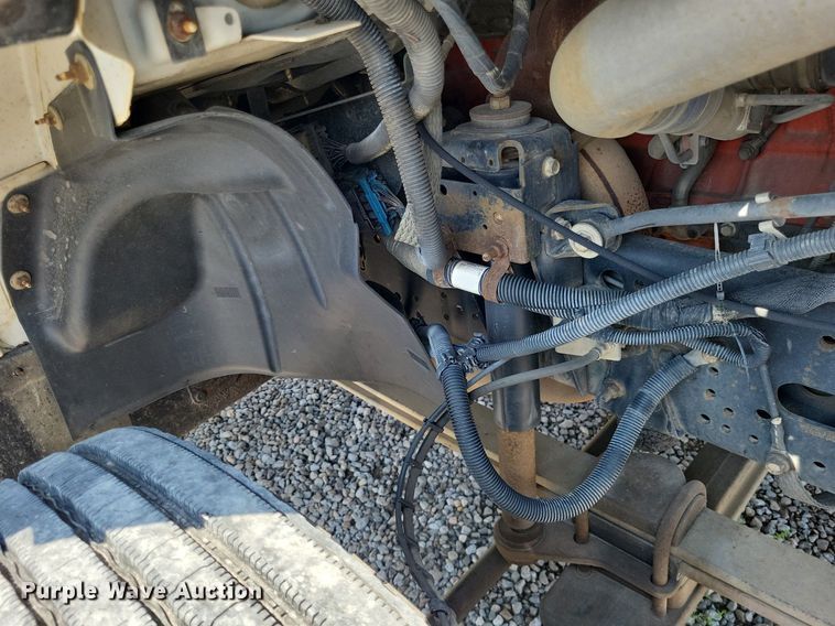 image for item LR9242 2004 Chevrolet C6500  truck cab and chassis