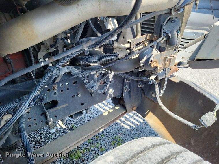 image for item LR9242 2004 Chevrolet C6500  truck cab and chassis