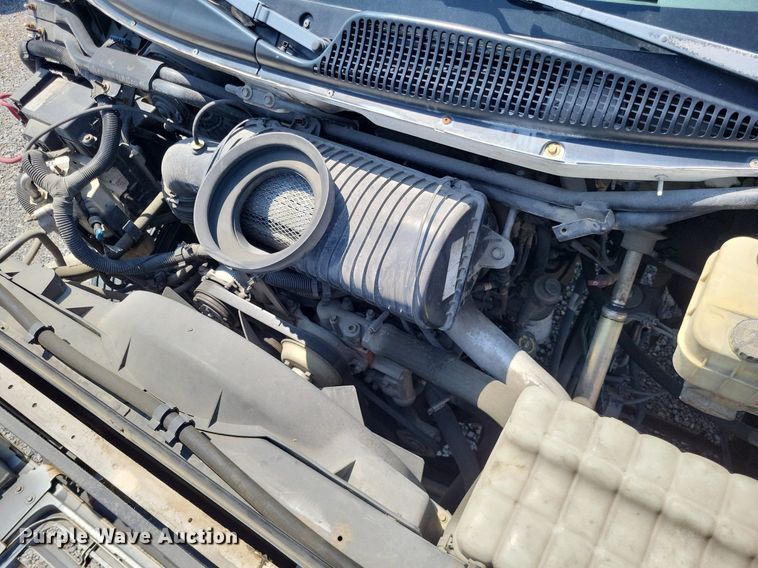 image for item LR9242 2004 Chevrolet C6500  truck cab and chassis