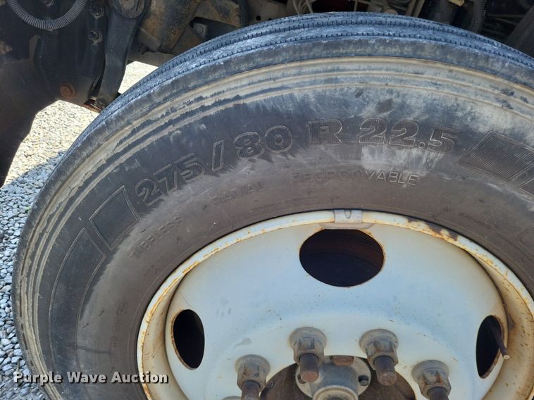 image for item LR9242 2004 Chevrolet C6500  truck cab and chassis