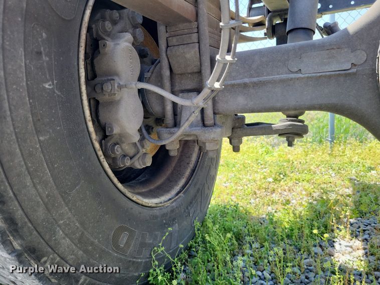 image for item LR9242 2004 Chevrolet C6500  truck cab and chassis