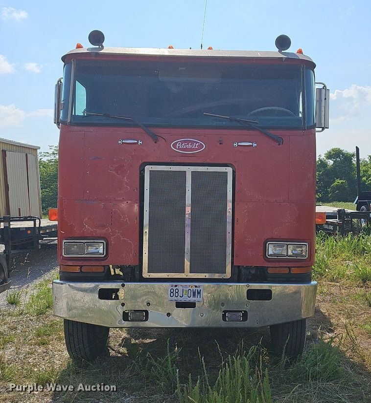 image for item LW9626 1984 Peterbilt 362  semi truck