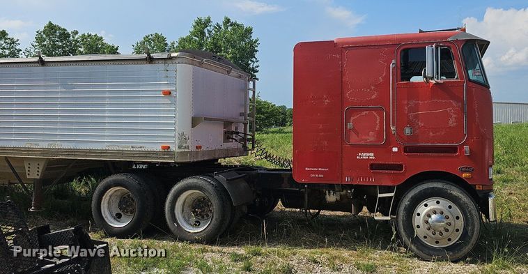 image for item LW9626 1984 Peterbilt 362  semi truck