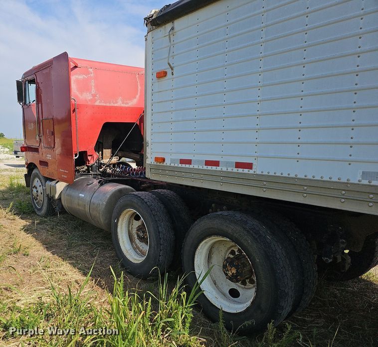 image for item LW9626 1984 Peterbilt 362  semi truck