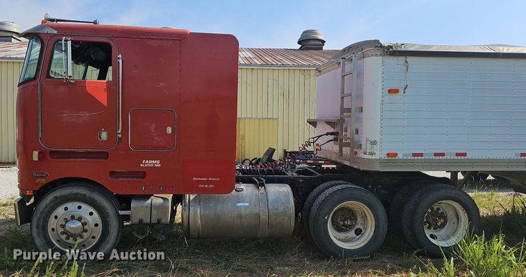 image for item LW9626 1984 Peterbilt 362  semi truck