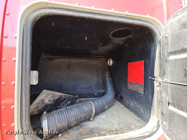 image for item LW9626 1984 Peterbilt 362  semi truck