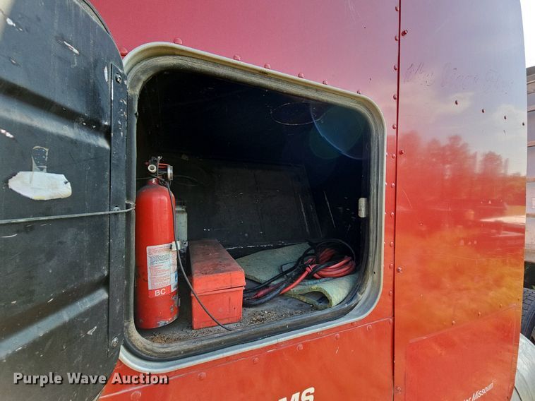 image for item LW9626 1984 Peterbilt 362  semi truck