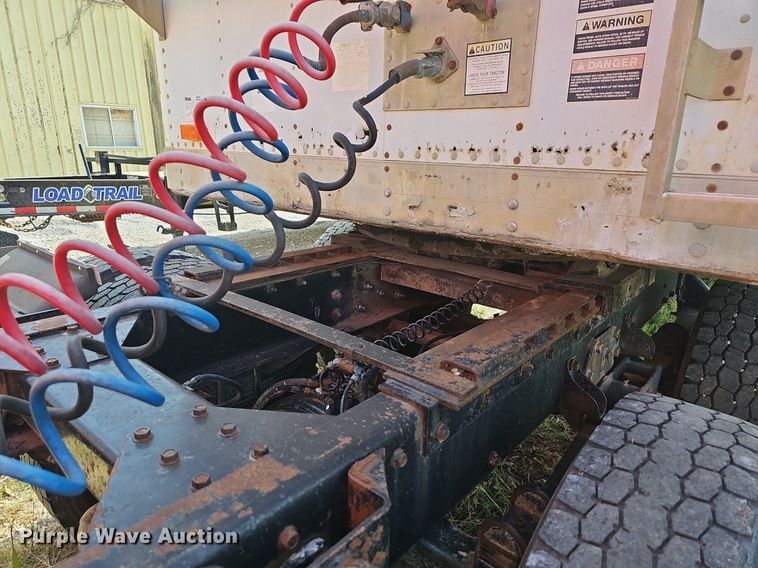 image for item LW9626 1984 Peterbilt 362  semi truck