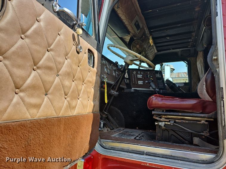 image for item LW9626 1984 Peterbilt 362  semi truck