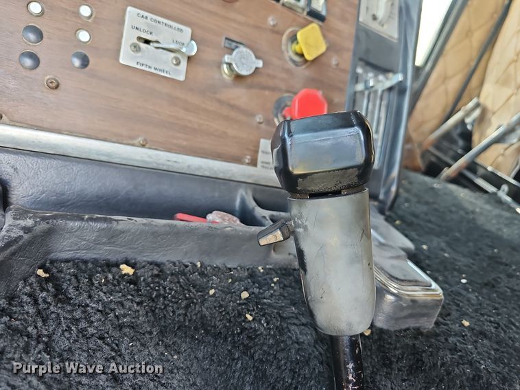 image for item LW9626 1984 Peterbilt 362  semi truck