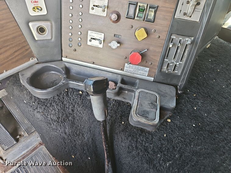 image for item LW9626 1984 Peterbilt 362  semi truck