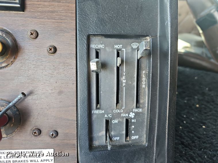 image for item LW9626 1984 Peterbilt 362  semi truck