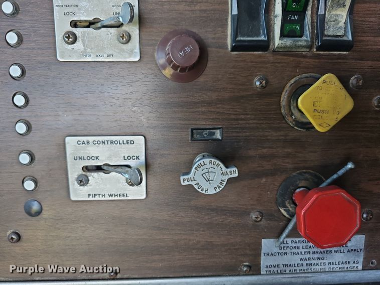 image for item LW9626 1984 Peterbilt 362  semi truck