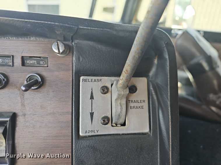 image for item LW9626 1984 Peterbilt 362  semi truck