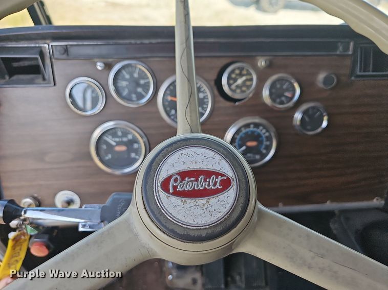 image for item LW9626 1984 Peterbilt 362  semi truck