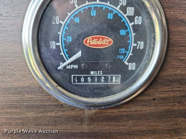 image for item LW9626 1984 Peterbilt 362  semi truck