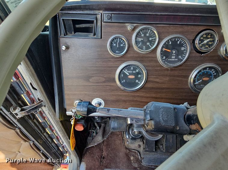 image for item LW9626 1984 Peterbilt 362  semi truck