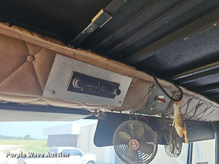 image for item LW9626 1984 Peterbilt 362  semi truck