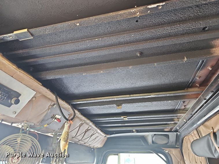 image for item LW9626 1984 Peterbilt 362  semi truck