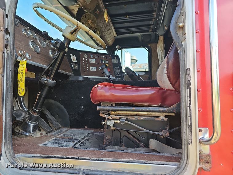 image for item LW9626 1984 Peterbilt 362  semi truck