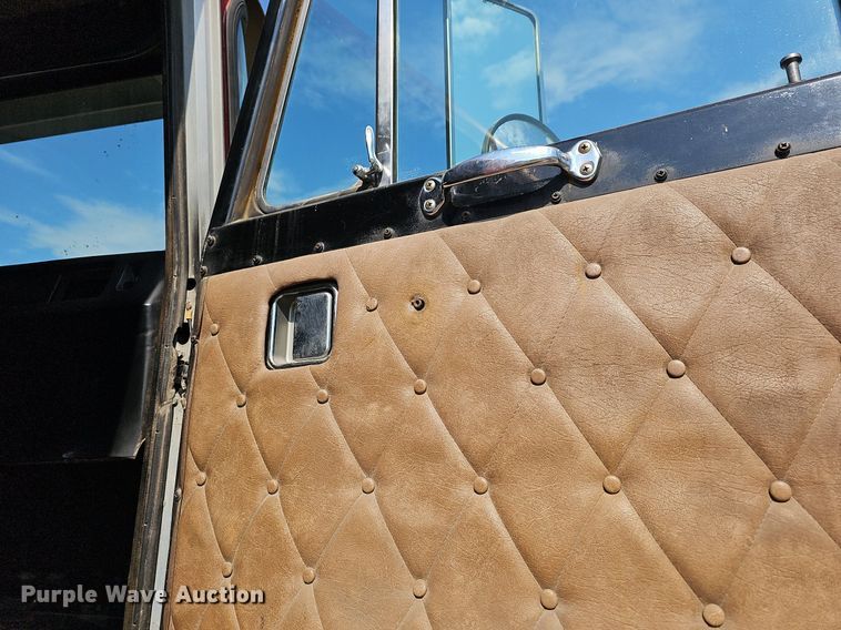 image for item LW9626 1984 Peterbilt 362  semi truck