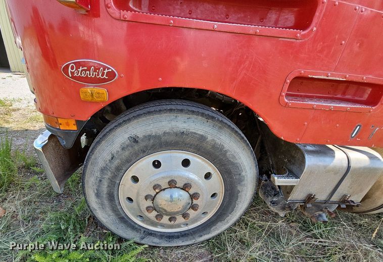 image for item LW9626 1984 Peterbilt 362  semi truck