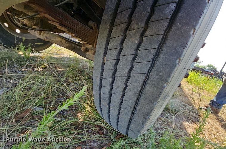 image for item LW9626 1984 Peterbilt 362  semi truck