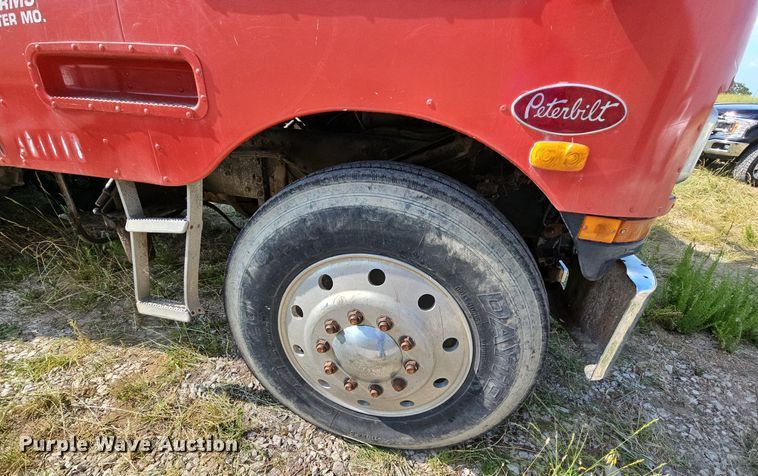 image for item LW9626 1984 Peterbilt 362  semi truck