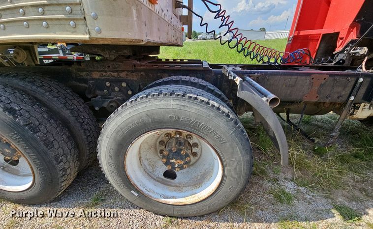 image for item LW9626 1984 Peterbilt 362  semi truck