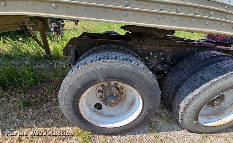 image for item LW9626 1984 Peterbilt 362  semi truck