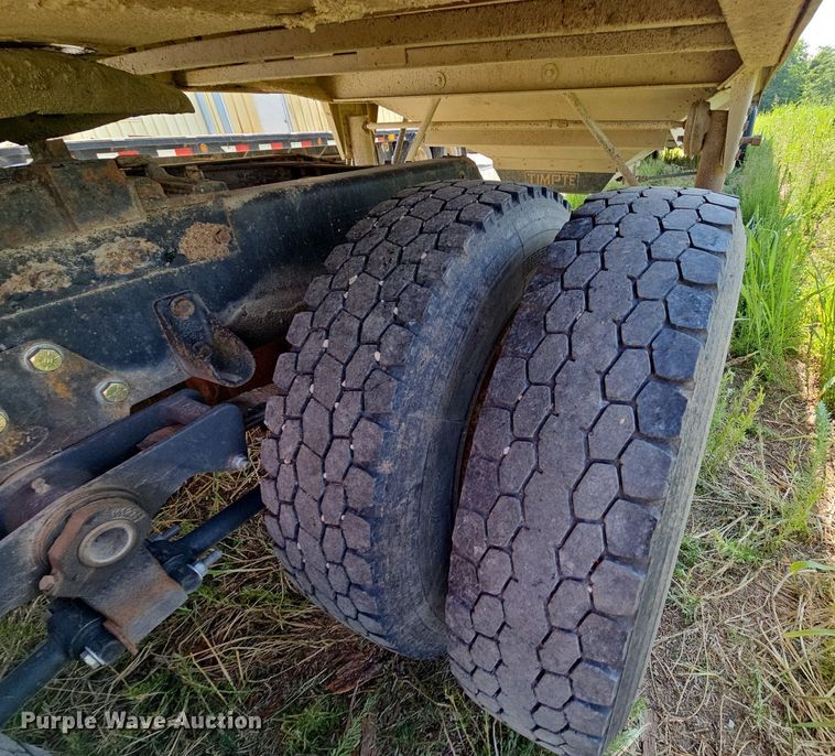 image for item LW9626 1984 Peterbilt 362  semi truck