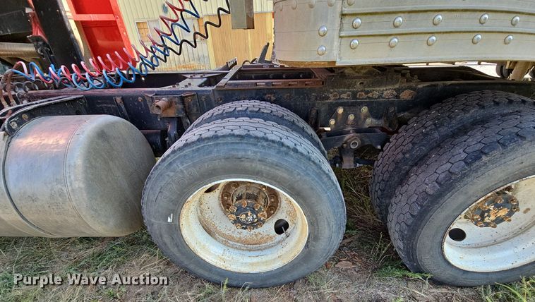 image for item LW9626 1984 Peterbilt 362  semi truck