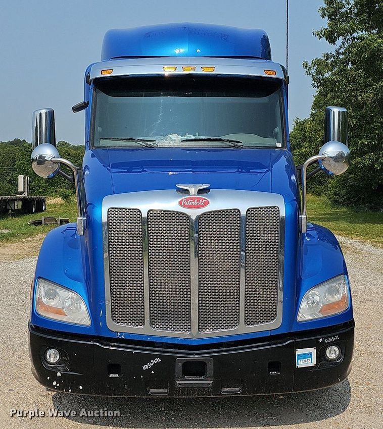 image for item LW9671 2016 Peterbilt 579  semi truck