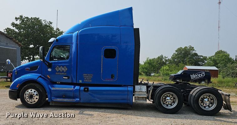 image for item LW9671 2016 Peterbilt 579  semi truck